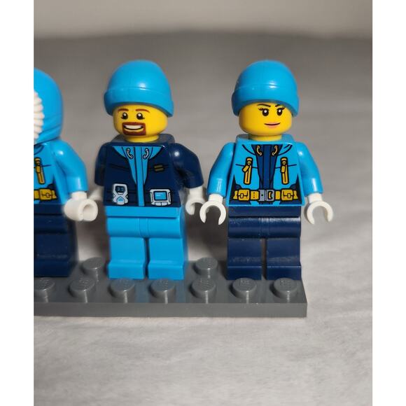 Lego City Artic Minifigures Lot of 5 With 2 Tiles Pre-owned - Picture 4 of 5